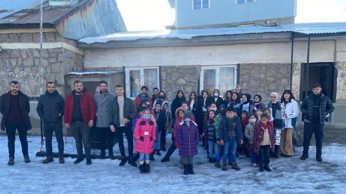 Erzurum Atatürk Üniversitesi Felsefe ve Psikoloji Kulübü öğrencileri okulumuzda çeşitli etkinlikler düzenledi.